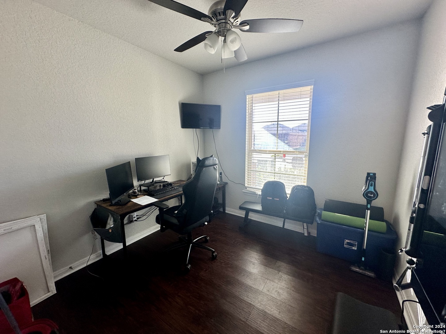 8907 Portobello Converse, TX 78109 - Photo 9 of 26 a work room with furniture and a window