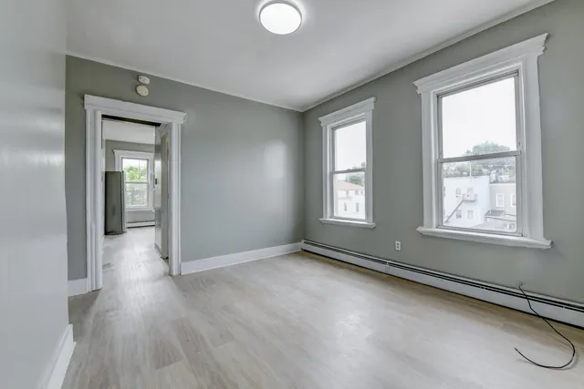 $1,995 | 200 Nunda Avenue, Unit 3R, Jersey City, NJ 07306