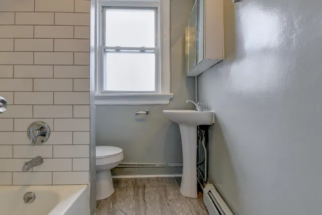 $1,995 | 200 Nunda Avenue, Unit 3R, Jersey City, NJ 07306