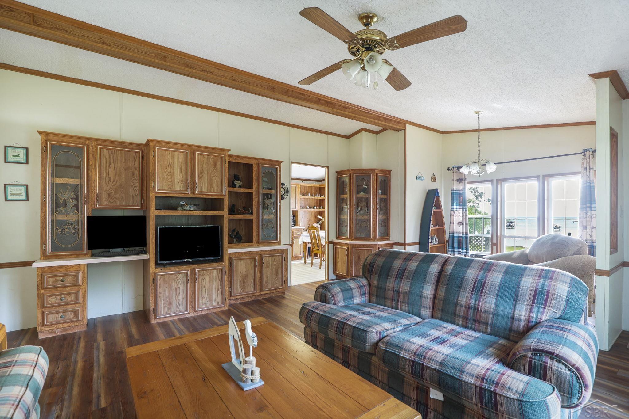 5237 Beachwood Road Standish, MI 48658 - Photo 32 of 68 Living Room