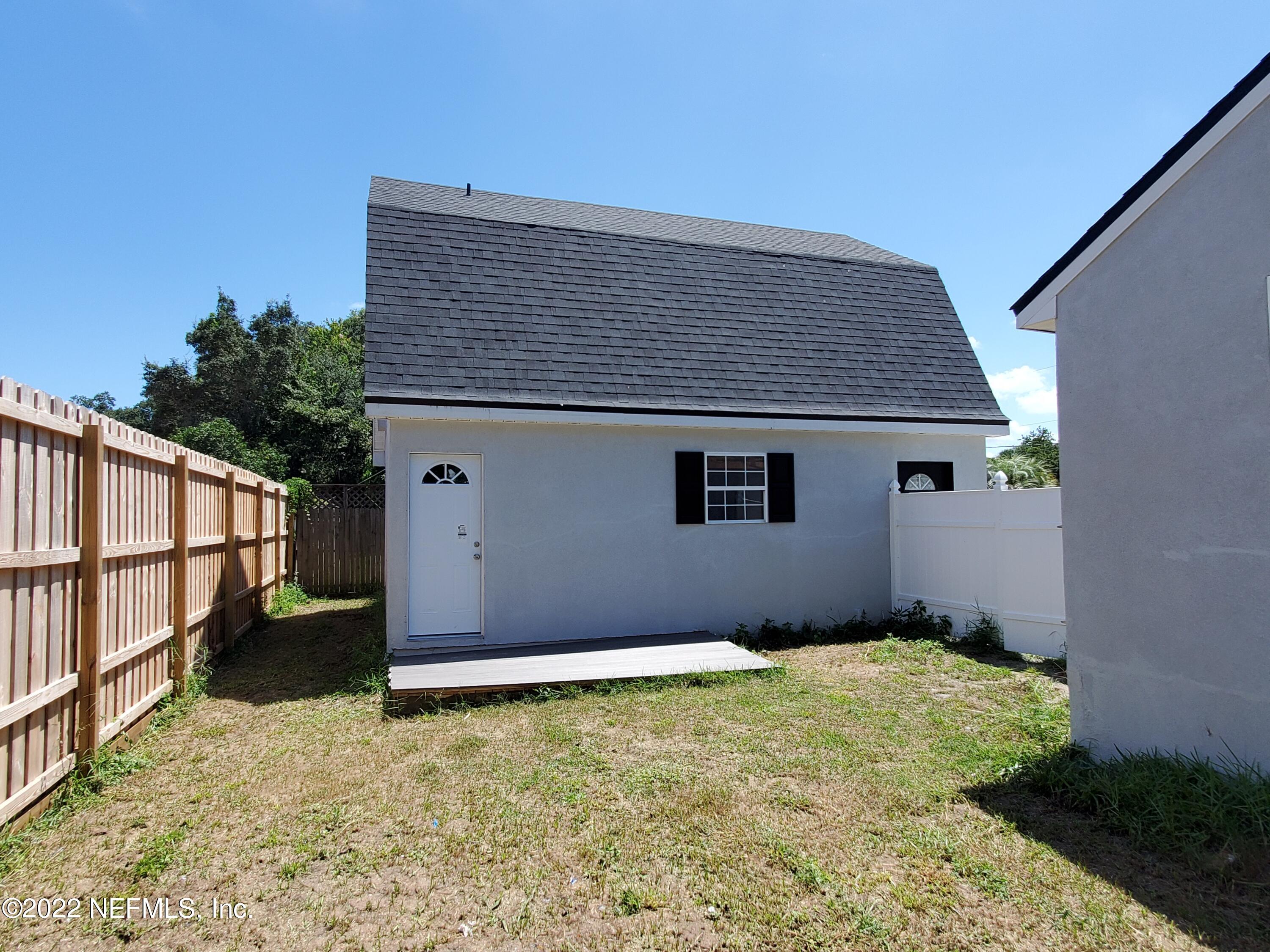 111 Nautilus Road St. Augustine, FL 32086 - Photo 6 of 35 a backyard of a house