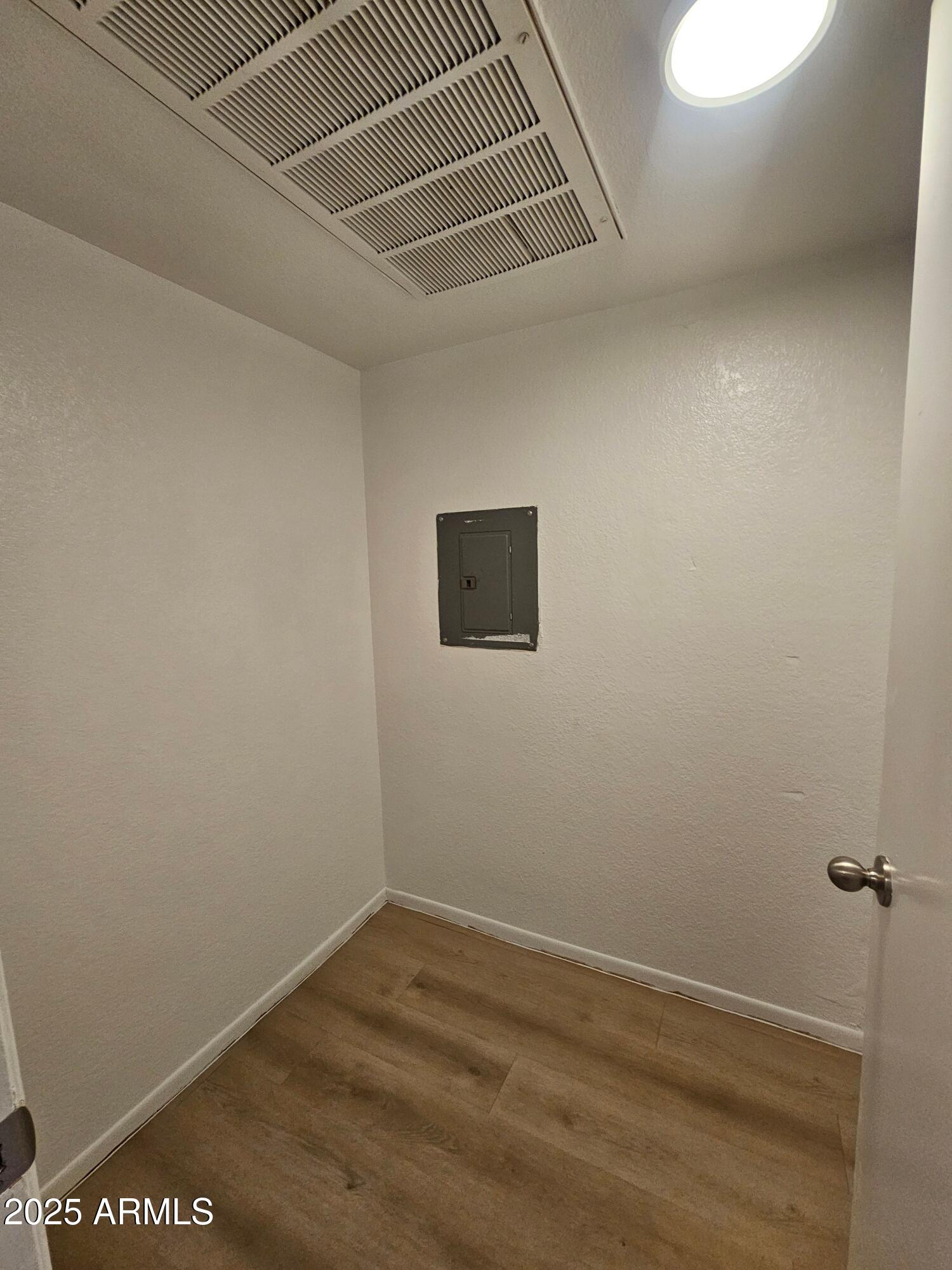 1370 South Price Road, Unit 101 Tempe, AZ 85281 - Photo 5 of 11 a view of a room