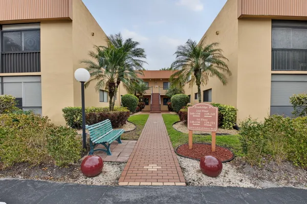 $140,000 | 15216 Lakes Of Delray Boulevard, Unit 152, Delray Beach, FL 33484