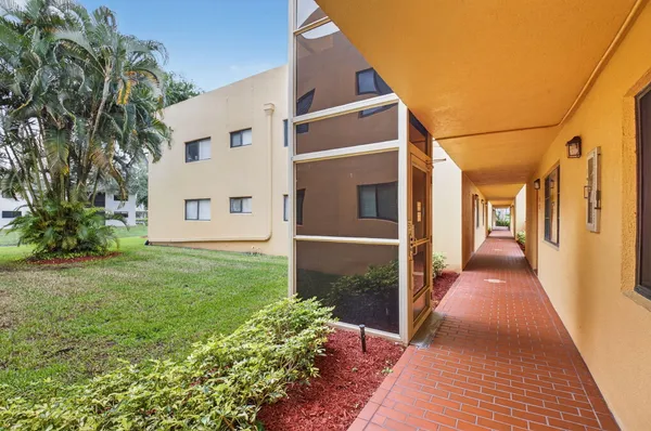 $140,000 | 15216 Lakes Of Delray Boulevard, Unit 152, Delray Beach, FL 33484