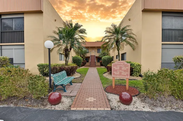 $140,000 | 15216 Lakes Of Delray Boulevard, Unit 152, Delray Beach, FL 33484