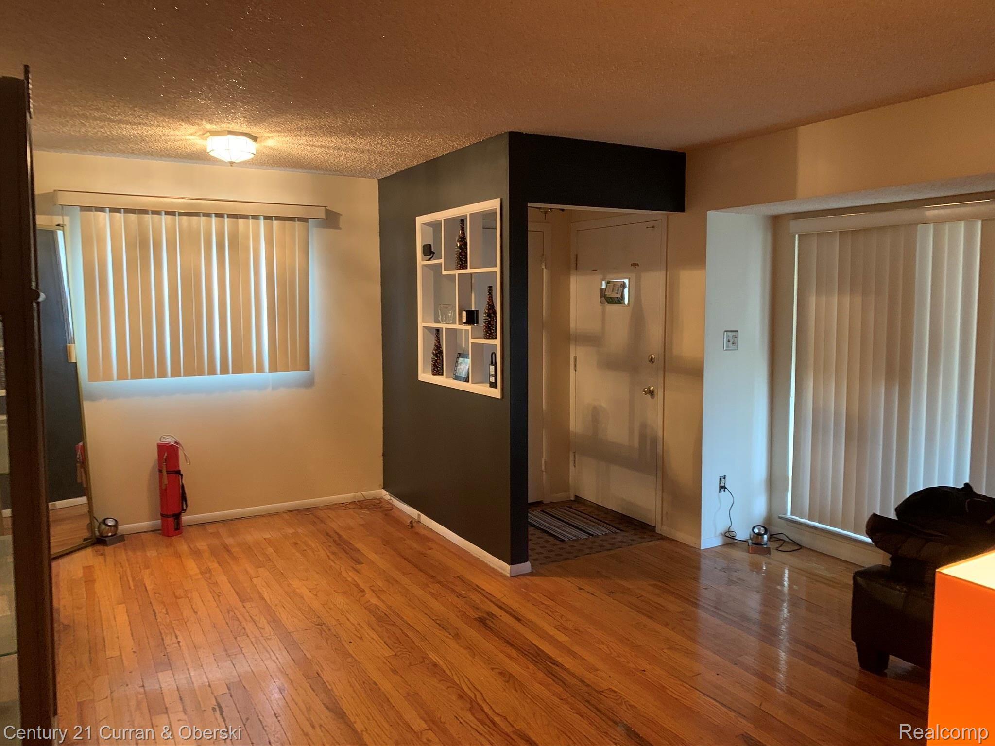 714 Western Street Inkster, MI 48141 - Photo 4 of 19 IMG_3858.JPEG