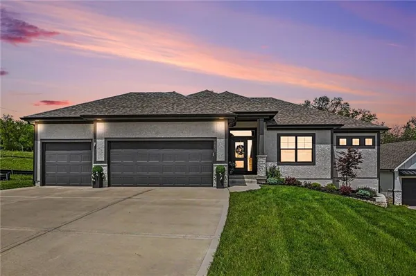 $589,900 | 5055 Northwest Linder Lane, Riverside, MO 64151