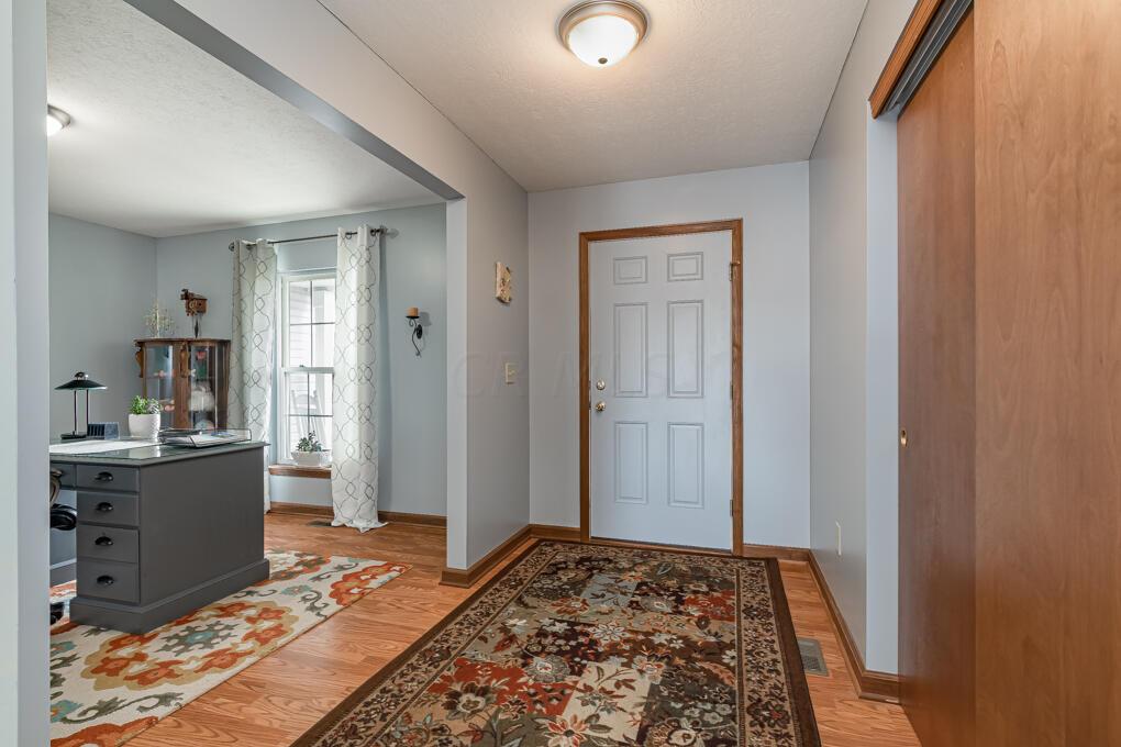 8610 Patterson Road Hilliard, OH 43026 - Photo 10 of 34 Entry