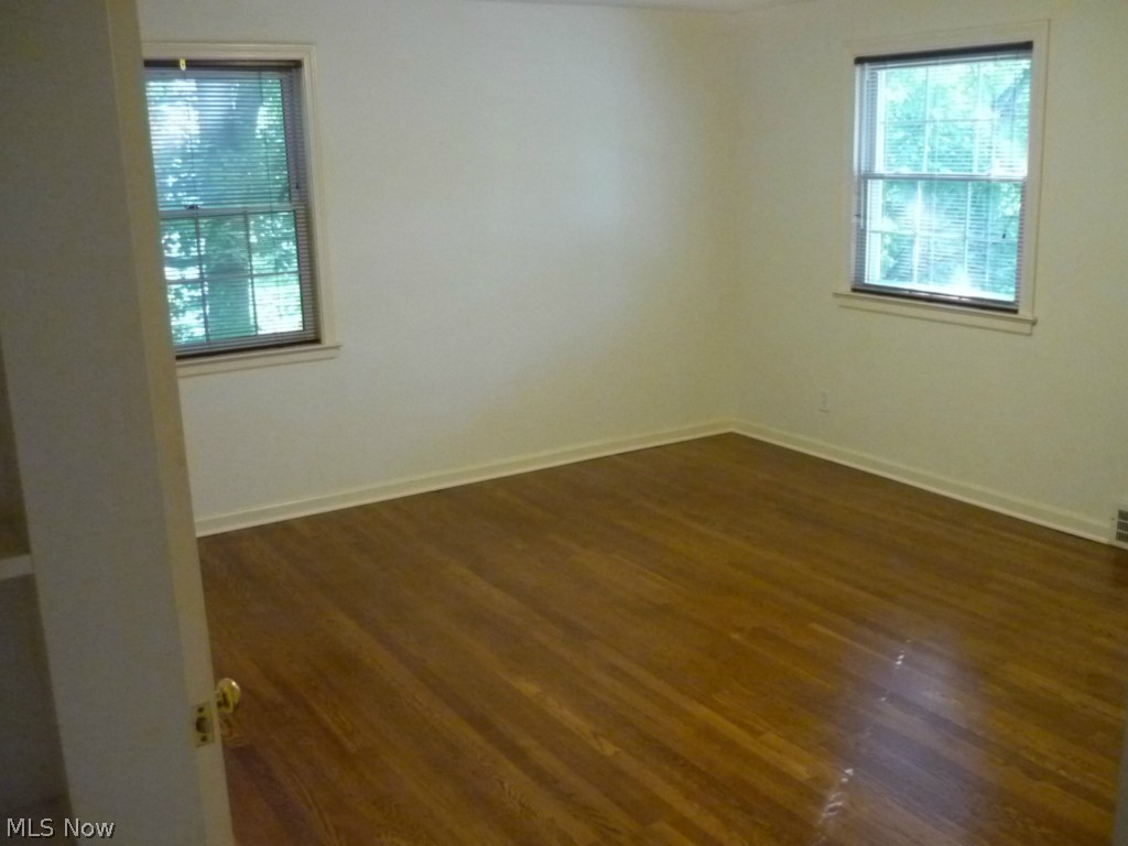2561 Laurelhurst Road Cleveland, OH 44118 - Photo 9 of 20 Master Bed