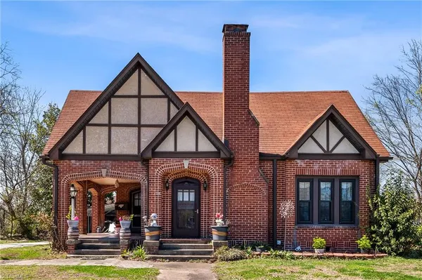 $329,900 | 208 Cox Avenue, Thomasville, NC 27360