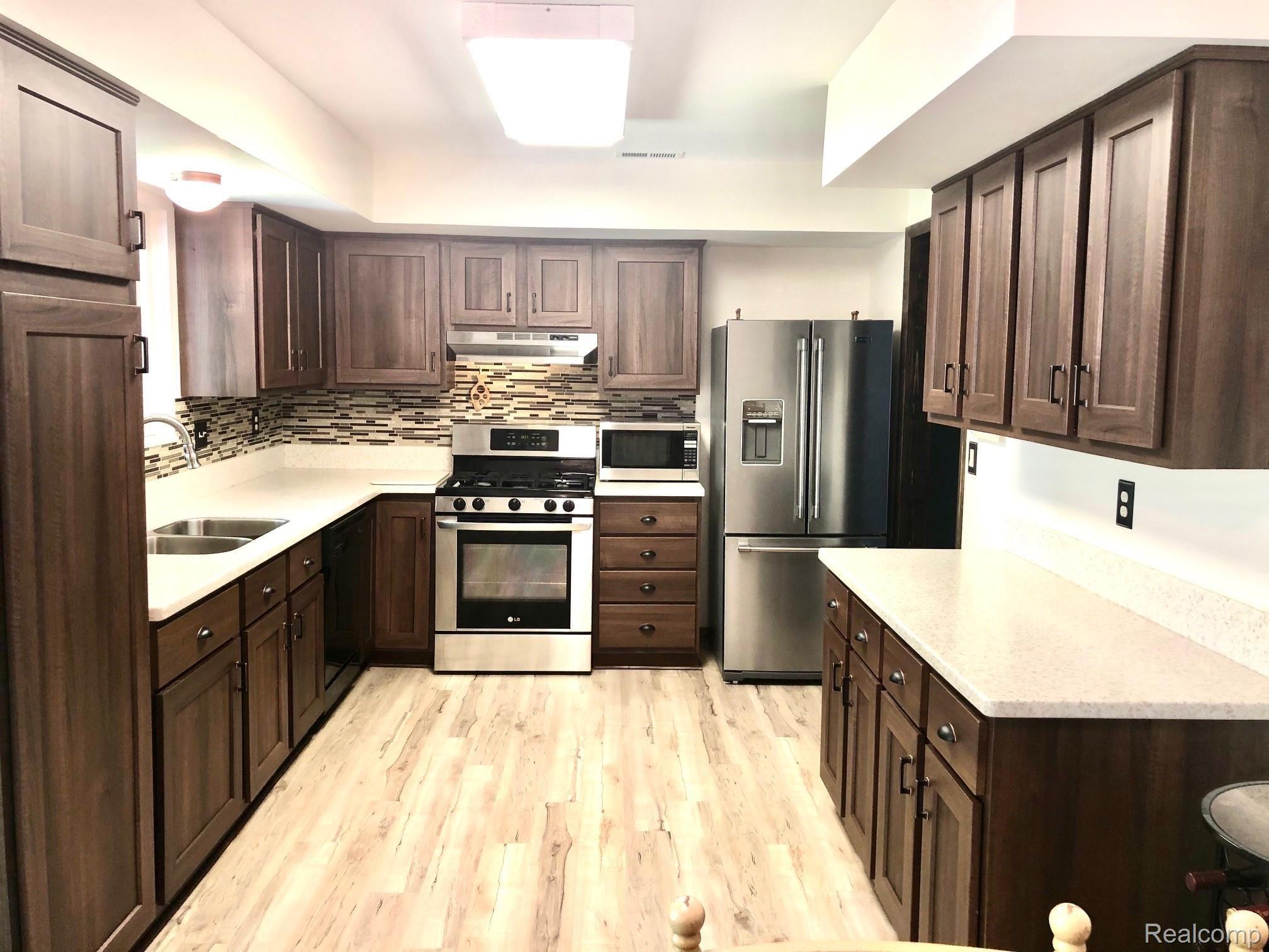 13778 Lenmoore Road Belleville, MI 48111 - Photo 5 of 44 IMG_5291.jpg