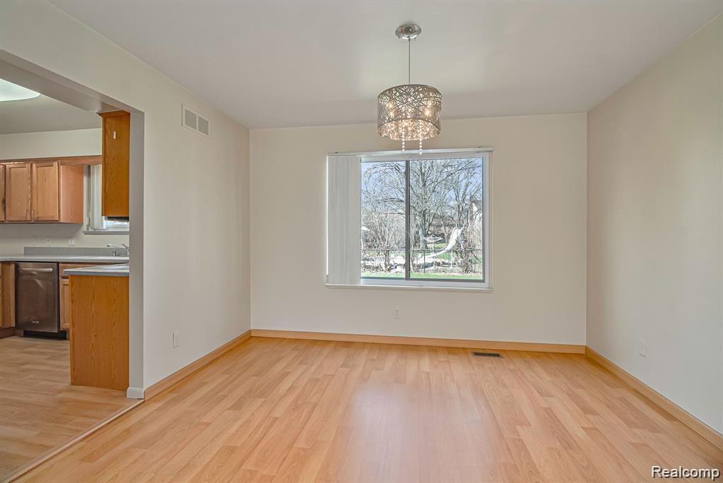 25039 Branchaster Road Farmington Hills, MI 48336 - Photo 7 of 21