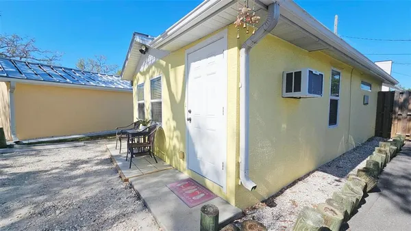 $1,250 | 870 South McCall Road, Unit 4, Englewood, FL 34223
