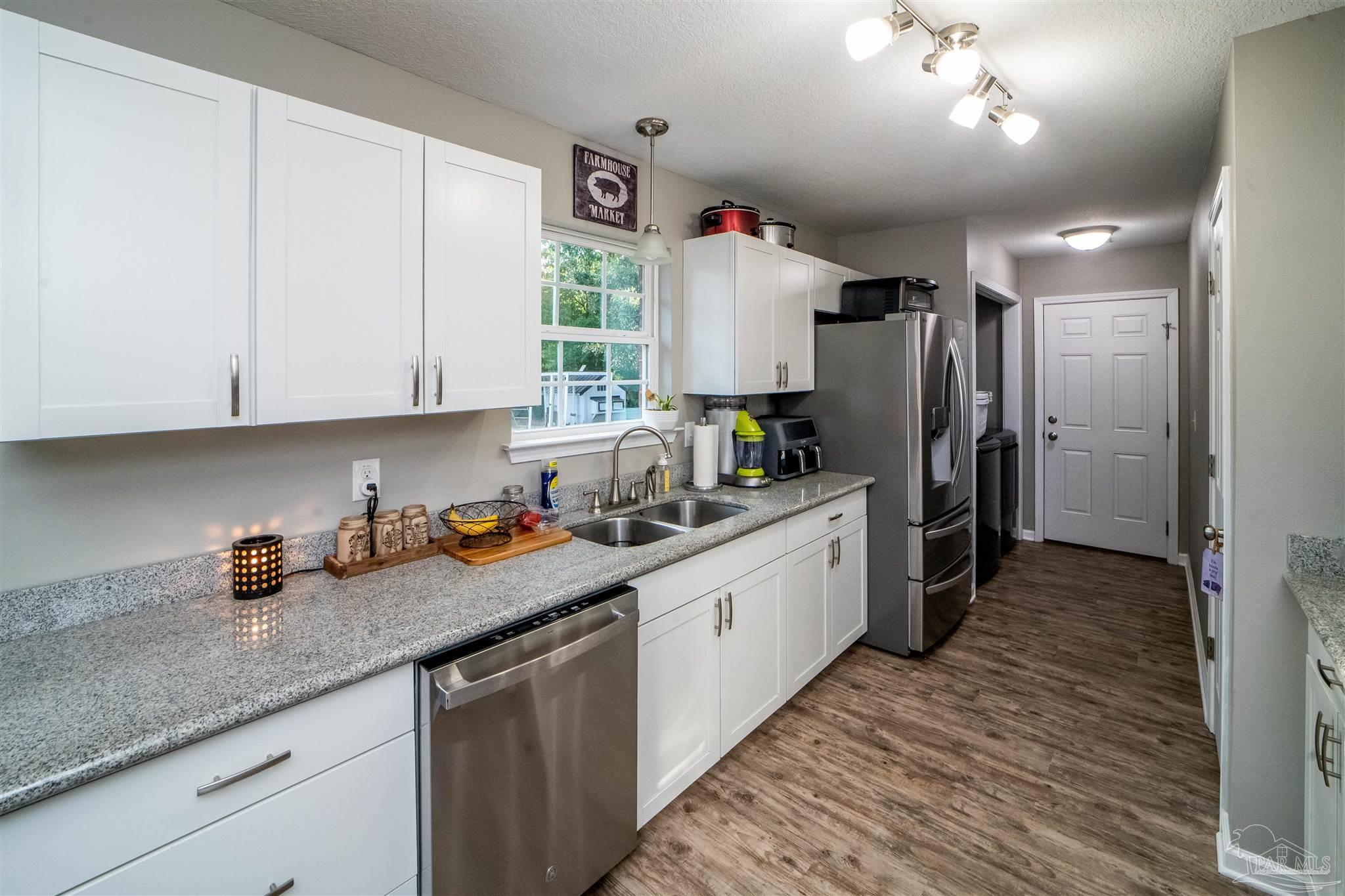 7201 Pro Lane Milton, FL 32570 - Photo 8 of 33