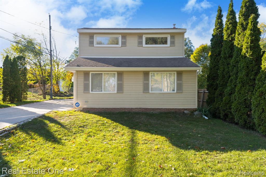 4281 Marcus Road Waterford, MI 48329 - Photo 2 of 35 Gallery Image 2
