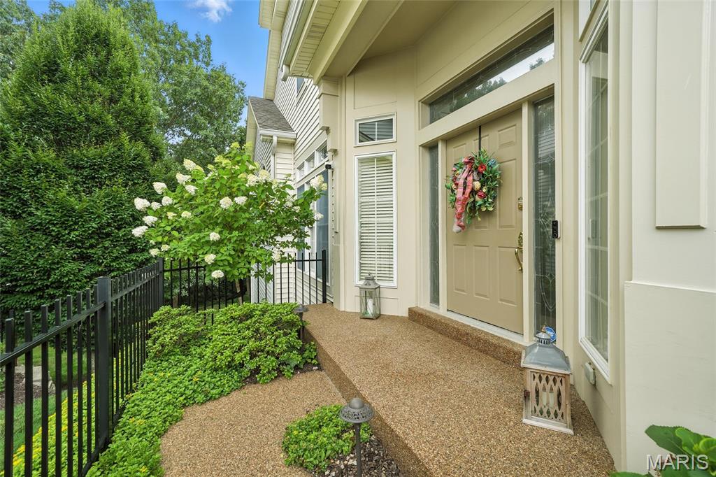 724 Stonebluff Court Chesterfield, MO 63005 - Photo 4 of 42