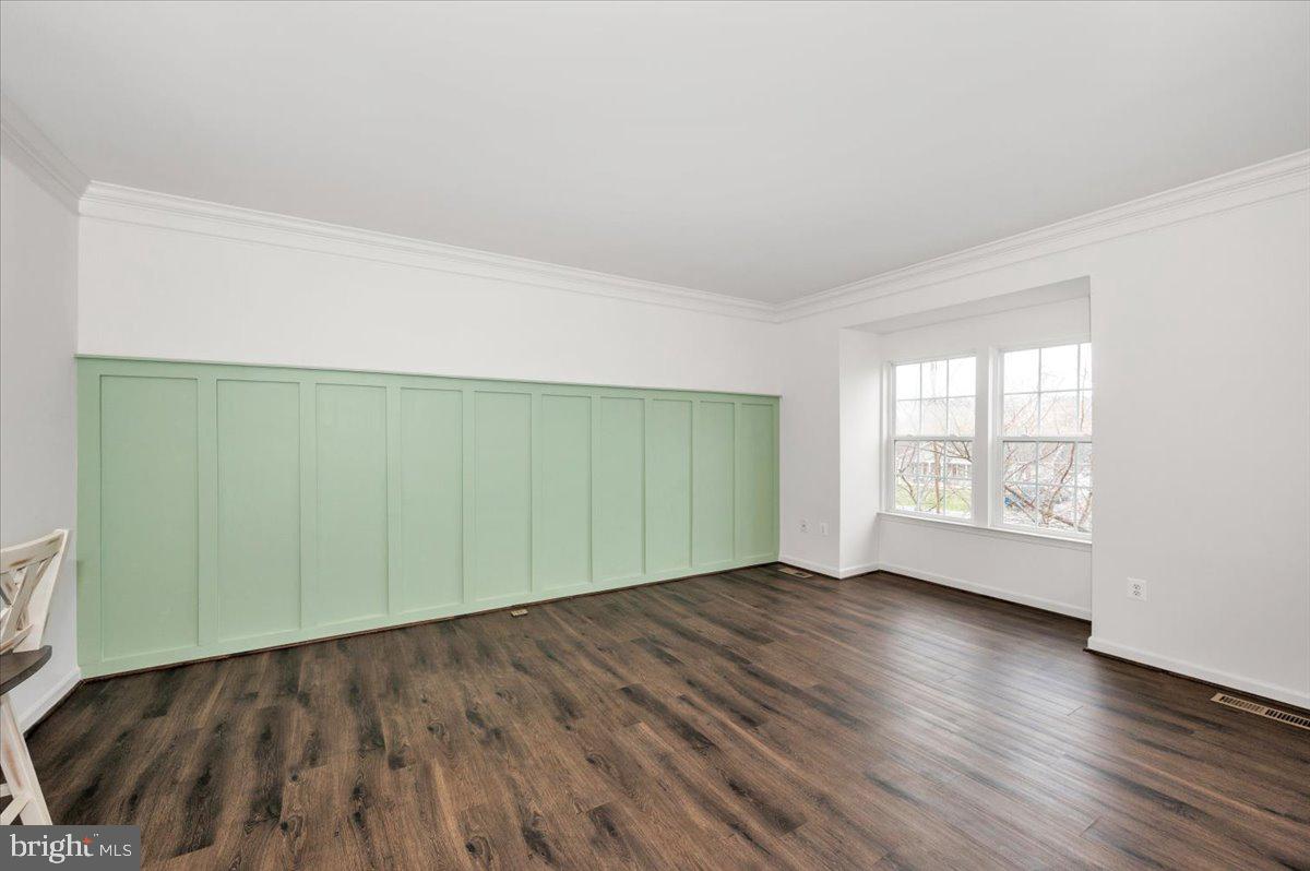 12436 North Welty Road Waynesboro, PA 17268 - Photo 7 of 60 Main level living room
