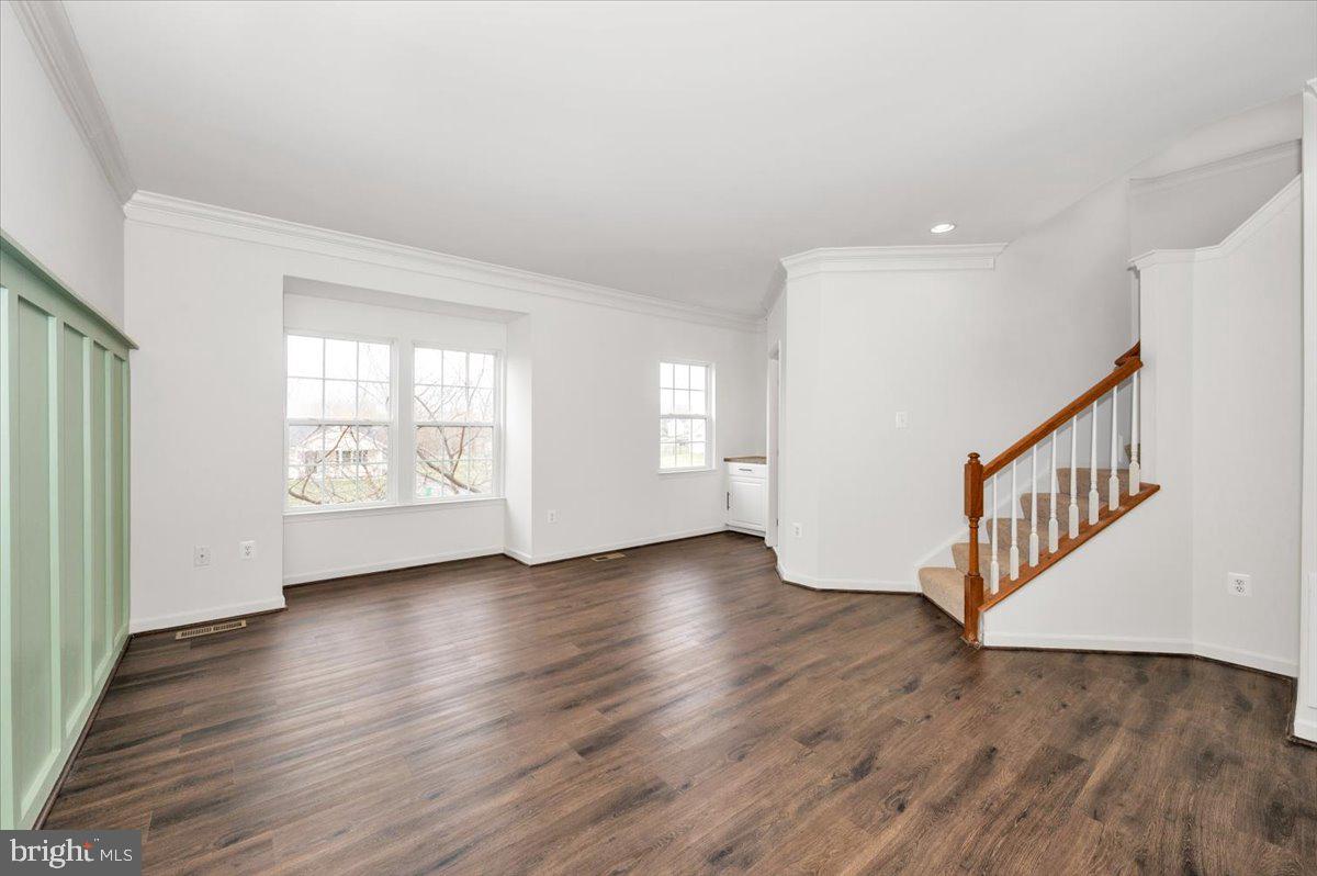 12436 North Welty Road Waynesboro, PA 17268 - Photo 9 of 60 Main level living room