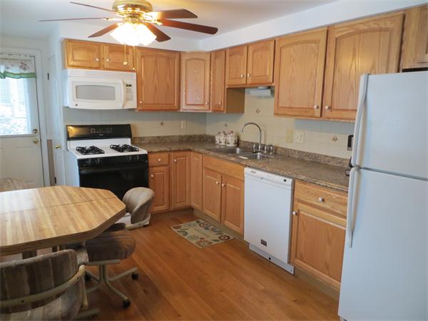 28 Brewster Road Worcester, MA 01602 - Photo 3 of 16 Gallery Image 3
