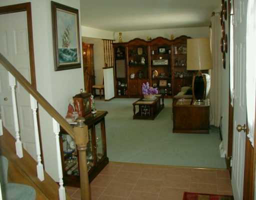 1234 Silver Lane McKees Rocks, PA 15136 - Photo 4 of 8 Living Room.