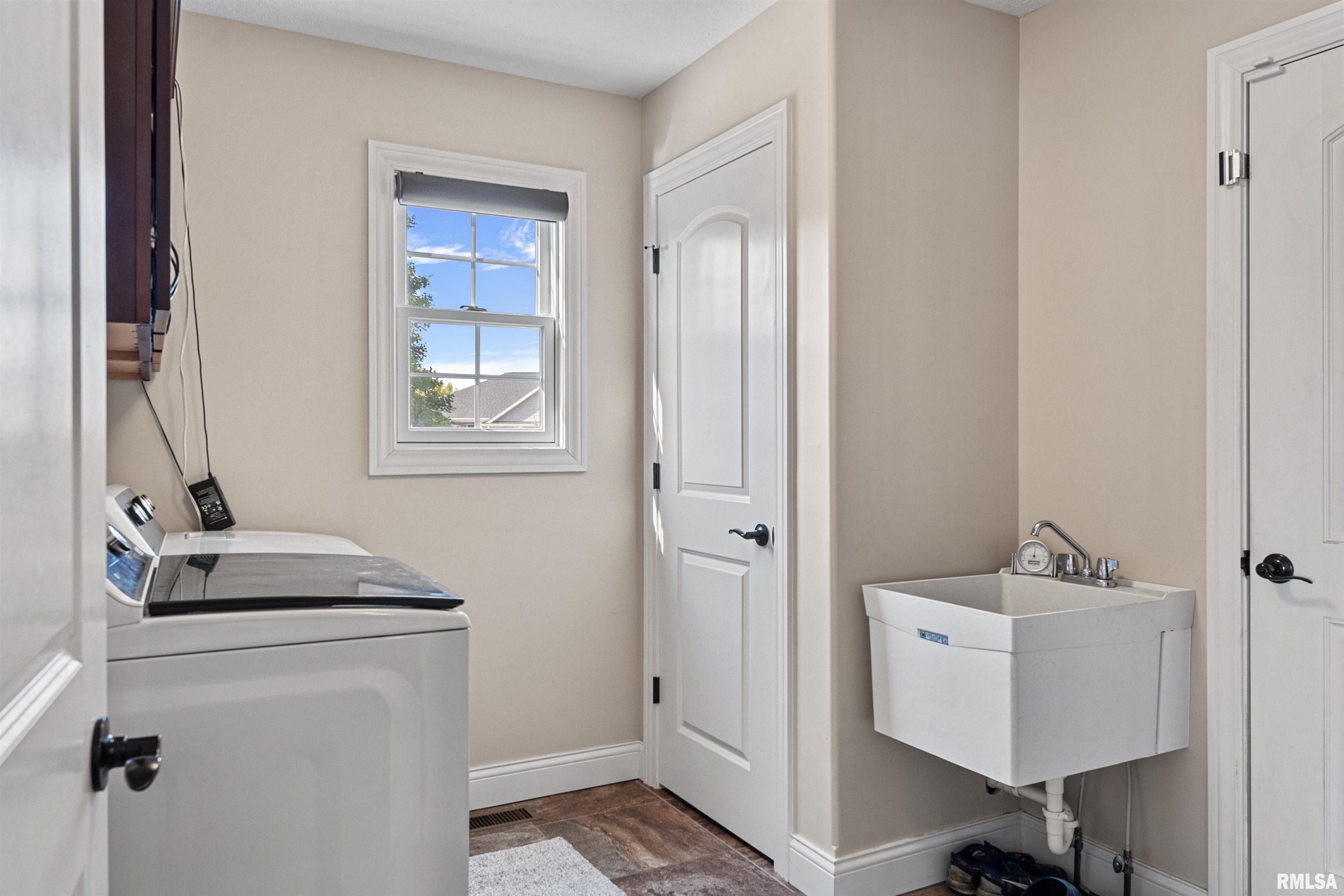 2800 Buckskin Trail Springfield, IL 62711 - Photo 19 of 42 Gallery Image 19
