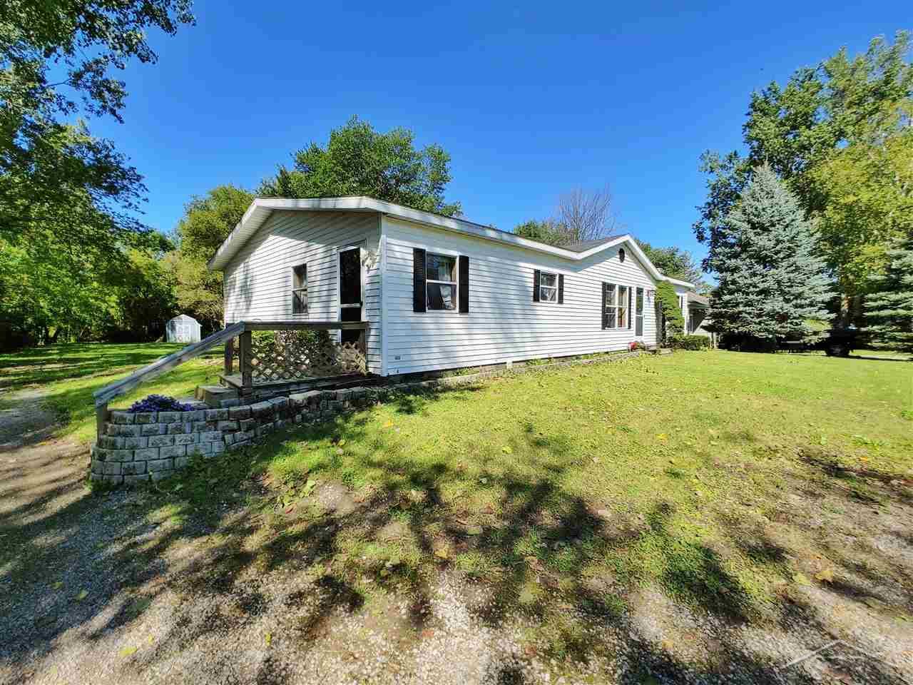 1712 South River Road Saginaw, MI 48609 - Photo 3 of 31 50054442-2.JPG