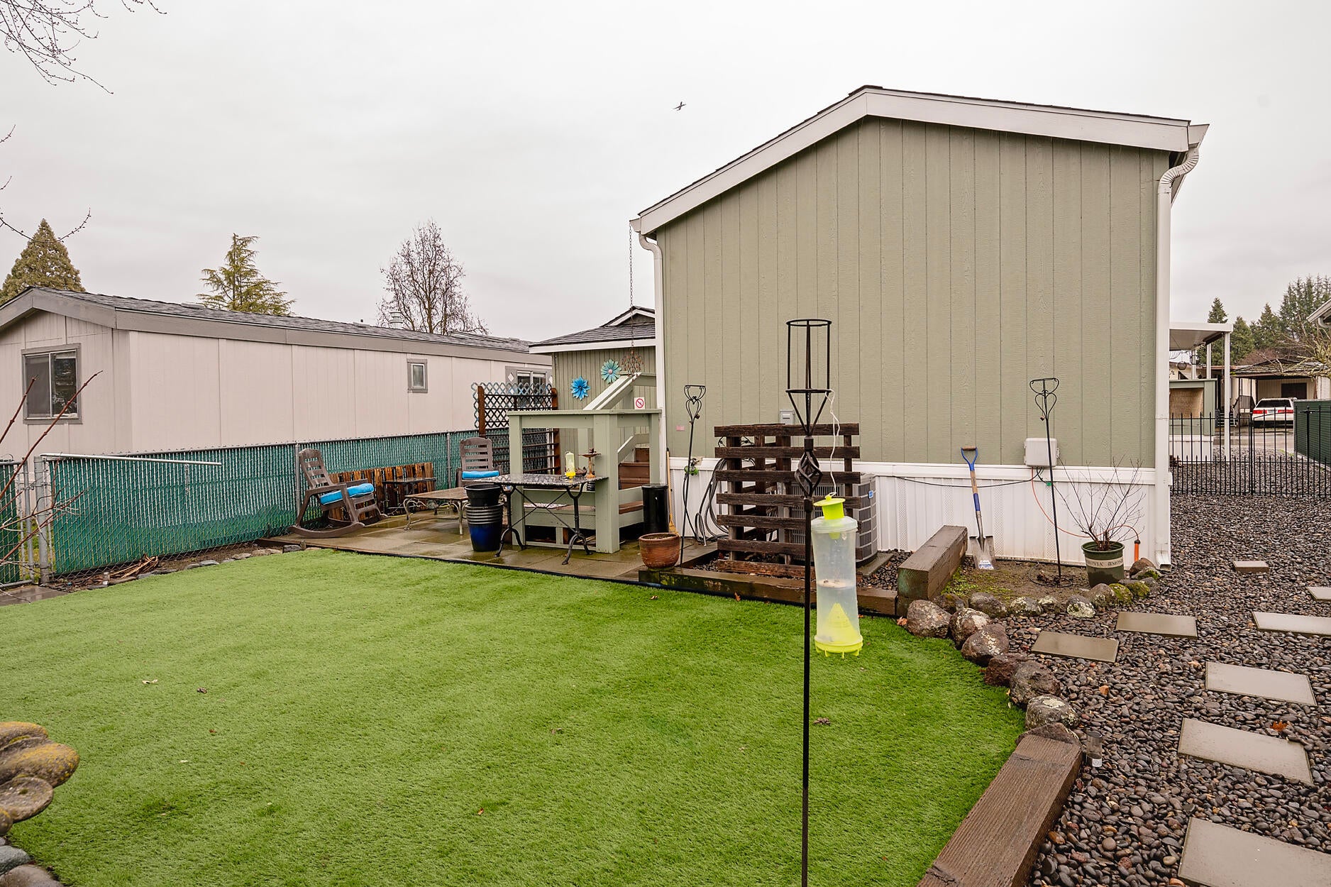 879 Carol Rae Medford, OR 97501 - Photo 4 of 14 Carol Rae011 copy