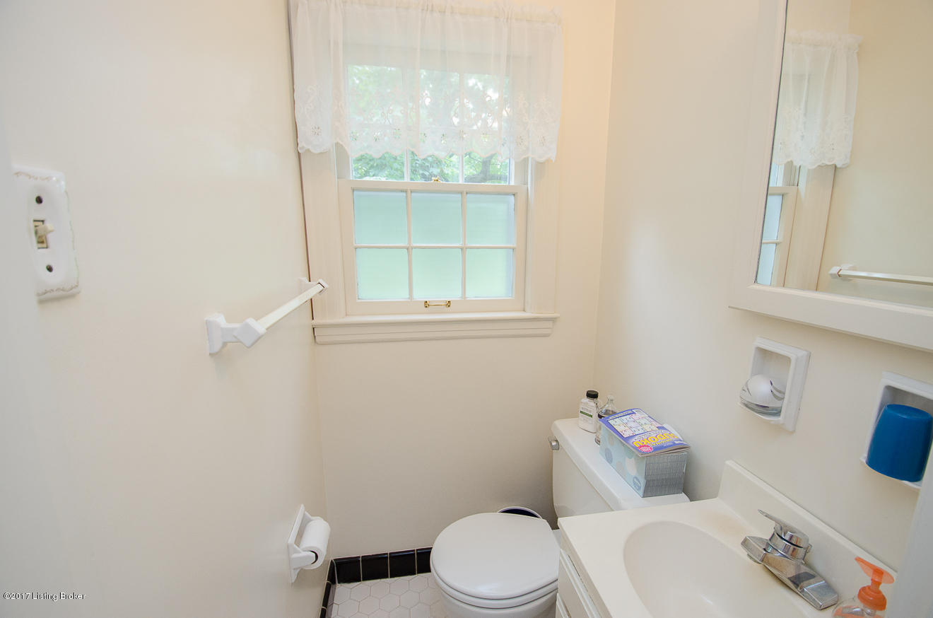 5106 Dunvegan Road Louisville, KY 40222 - Photo 19 of 47 Half Bath