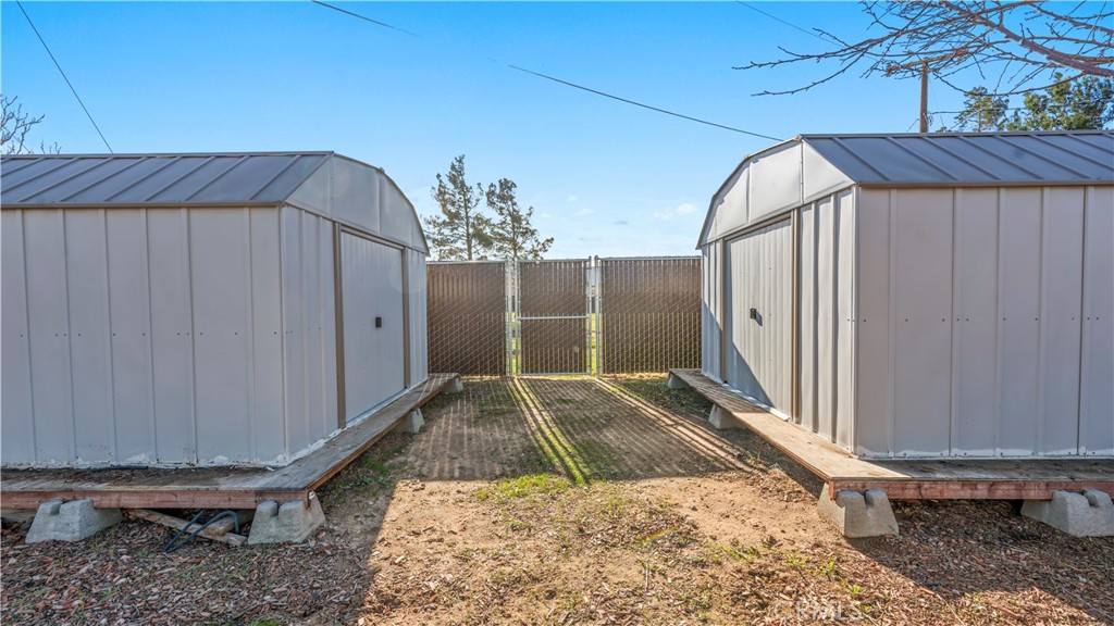 11639 Pagosi Road Apple Valley, CA 92308 - Photo 24 of 37 a backyard of a house