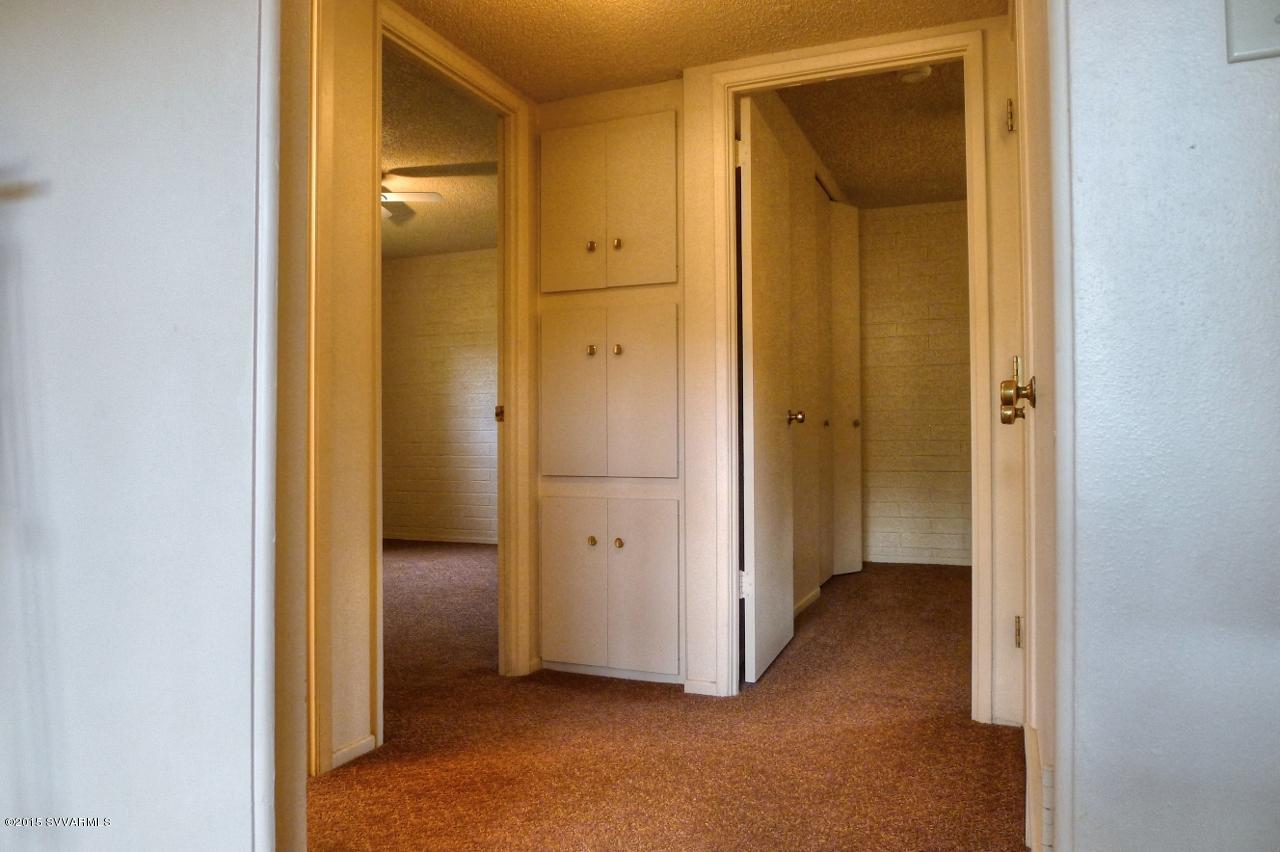 35 Prochnow Road Sedona, AZ 86336 - Photo 18 of 31 Hallway area