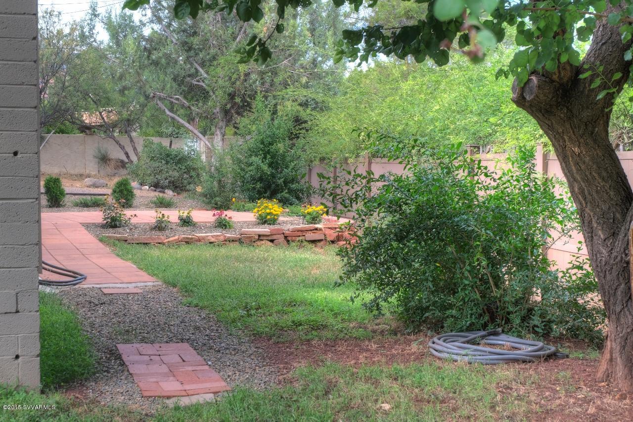 35 Prochnow Road Sedona, AZ 86336 - Photo 30 of 31 Side yard