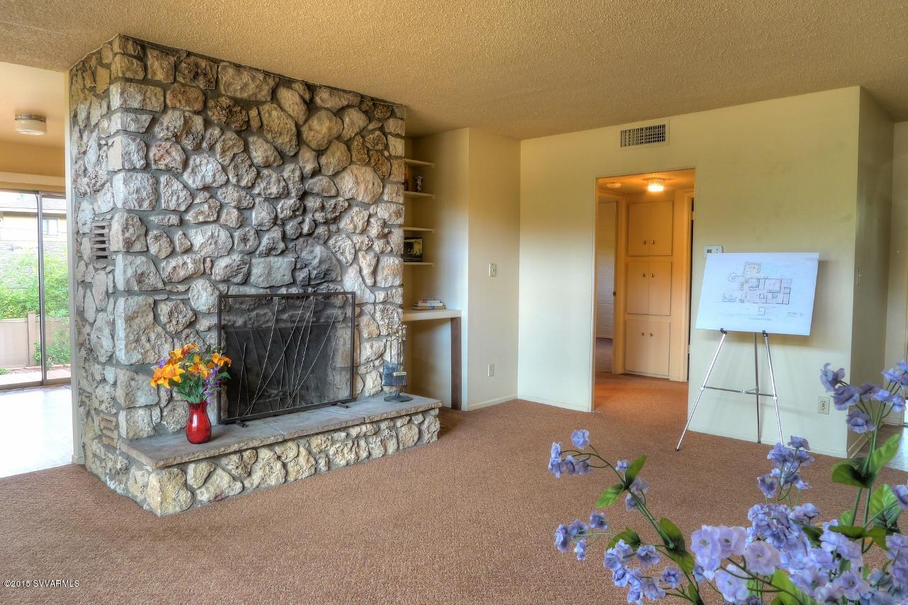35 Prochnow Road Sedona, AZ 86336 - Photo 3 of 31 Living room