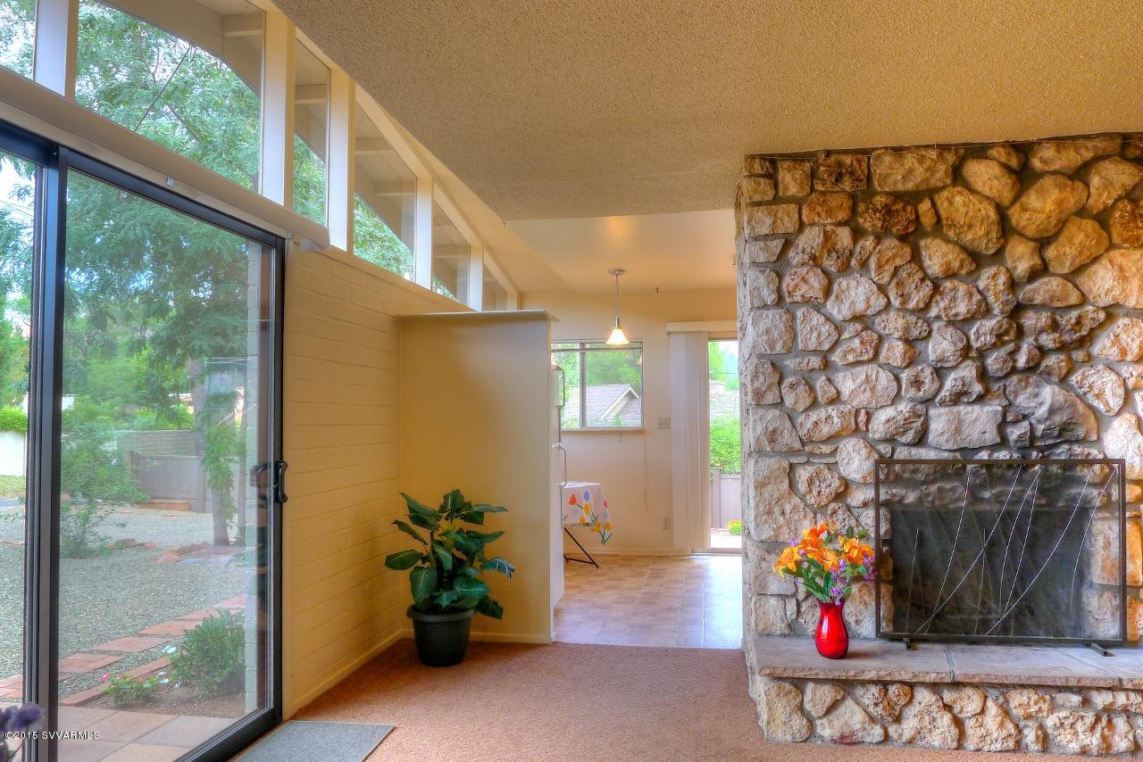 35 Prochnow Road Sedona, AZ 86336 - Photo 8 of 31 Living room