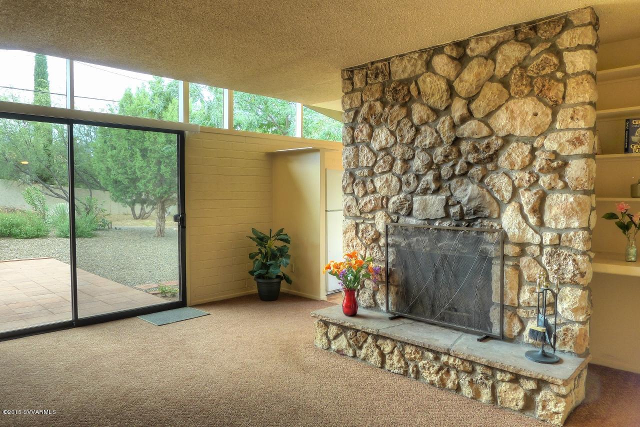 35 Prochnow Road Sedona, AZ 86336 - Photo 9 of 31 Living room