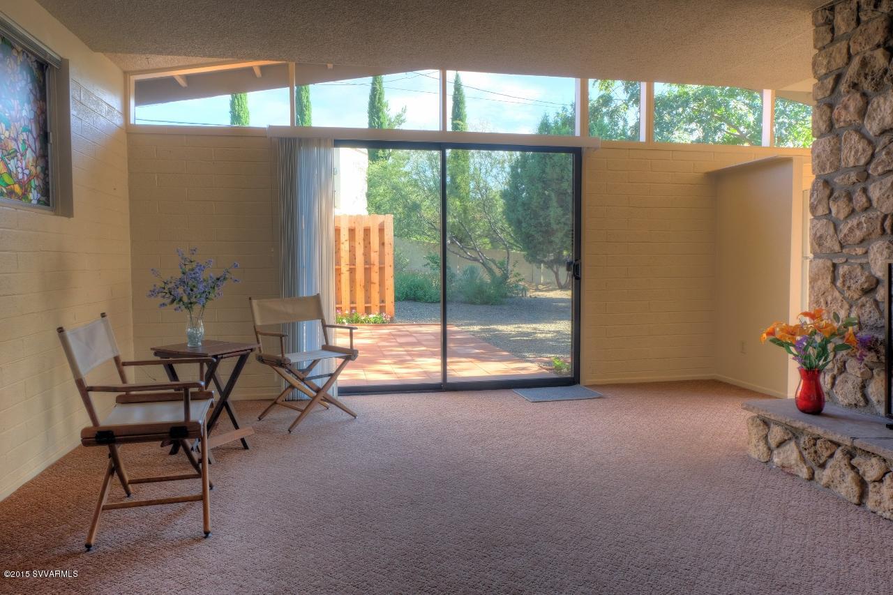 35 Prochnow Road Sedona, AZ 86336 - Photo 10 of 31 Living room