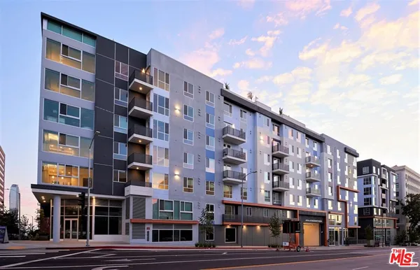 $3,348 | 1120 West 6th Street, Unit 2201, Los Angeles, CA 90017