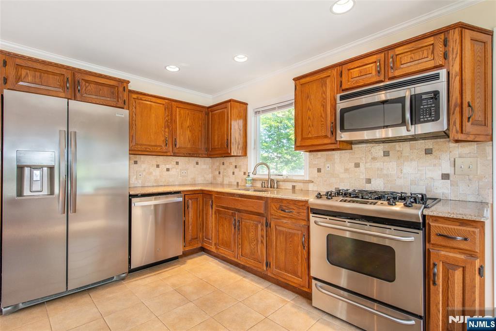 8 Pershing Street Emerson, NJ 07630 - Photo 6 of 25