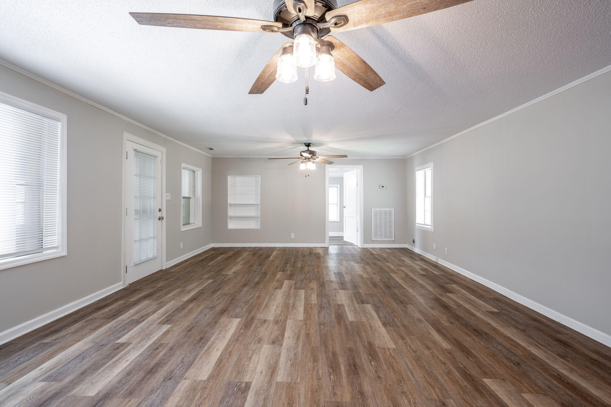 594 Prater Road Rossville, GA 30741 - Photo 5 of 36 LIVING ROOM