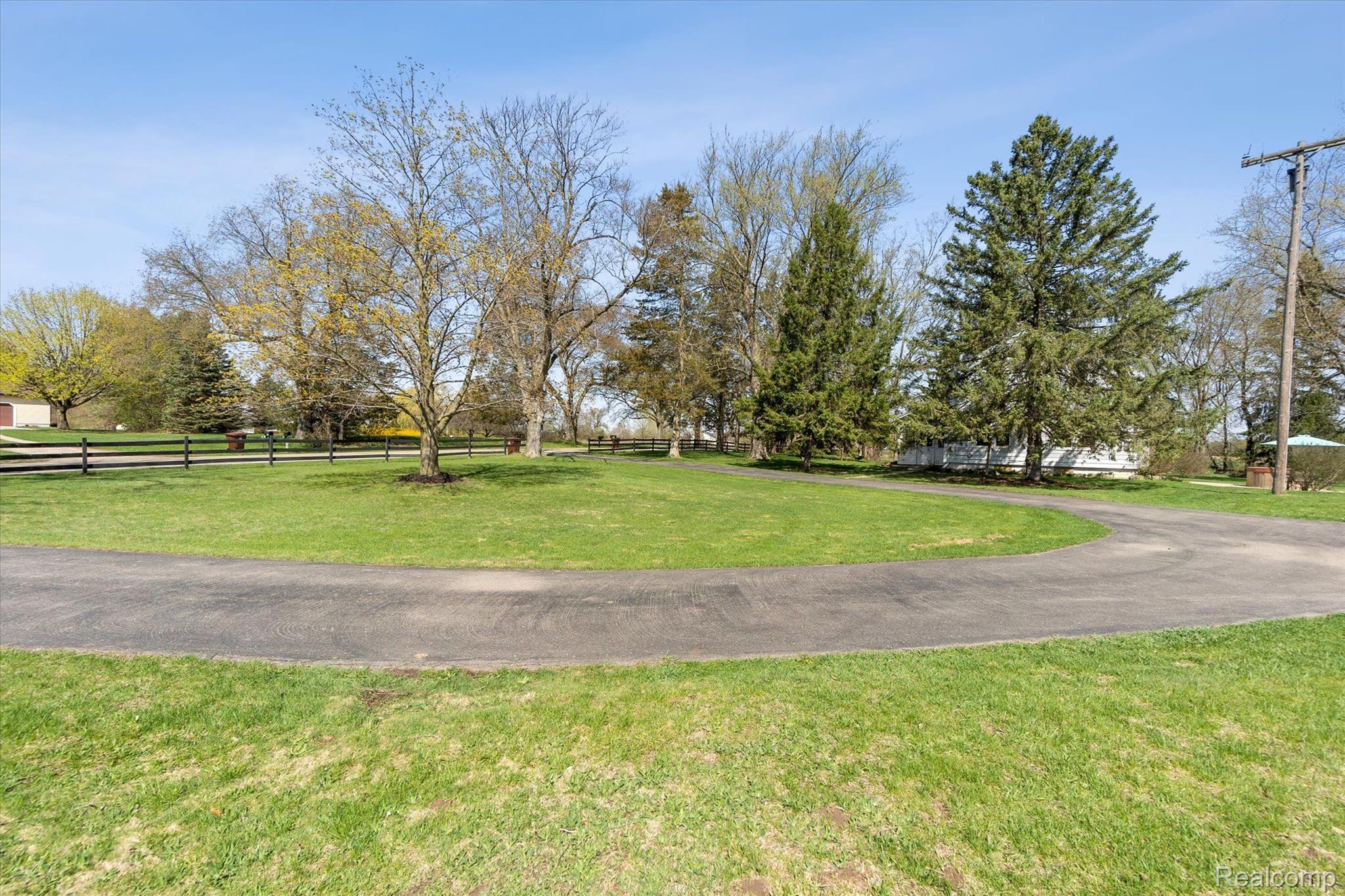 18900 Bradley Road Gregory, MI 48137 - Photo 43 of 56 Big Turn Around Driveway