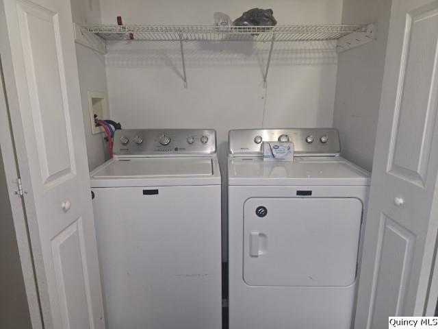 303 North Washington Street Carthage, IL 62321 - Photo 5 of 25 a utility room with dryer and washer