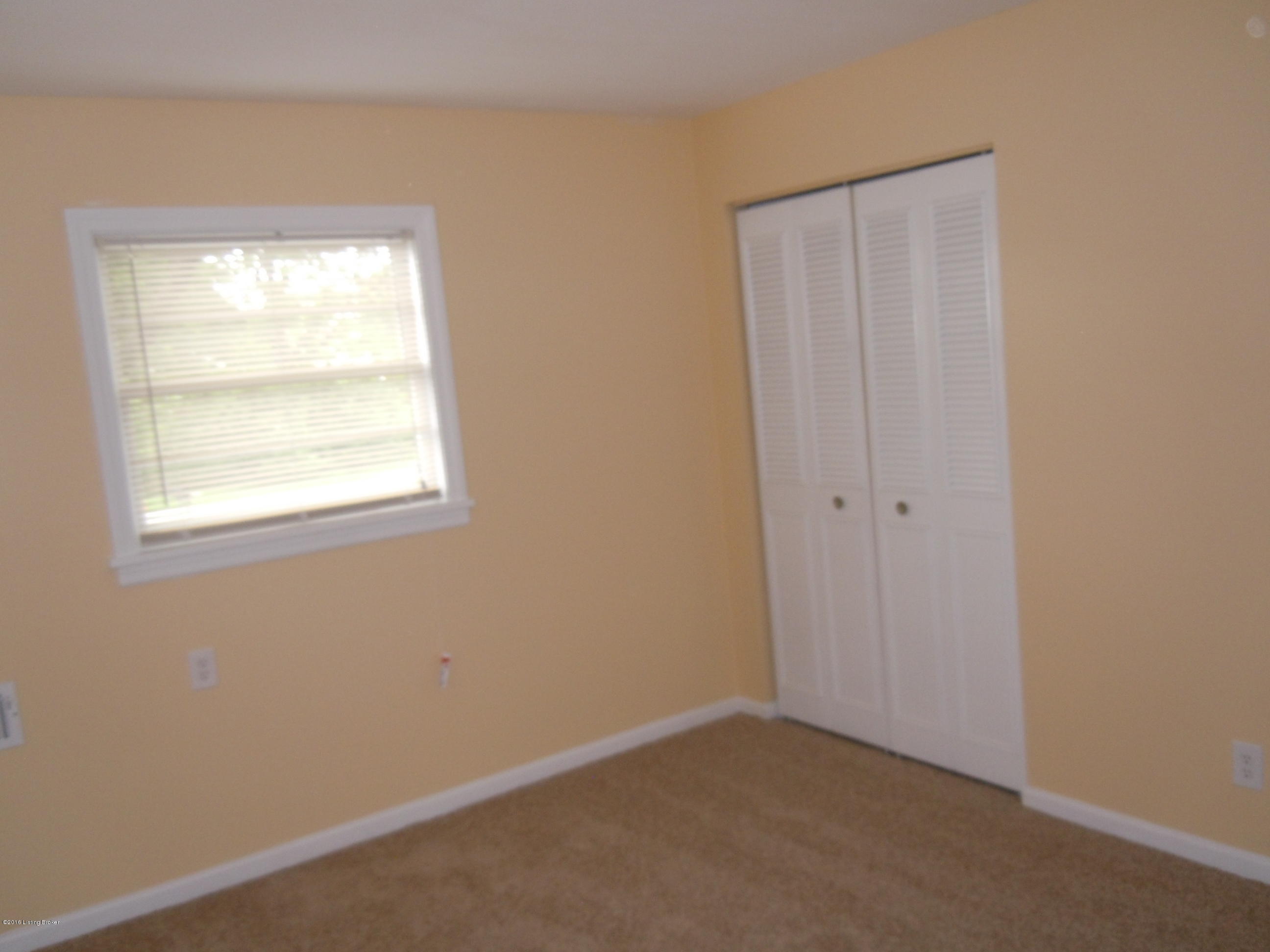 2024 Janlyn Road Jeffersontown, KY 40299 - Photo 9 of 27 DSCN4347