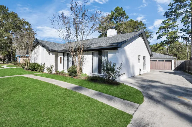 a view of a house with a yard