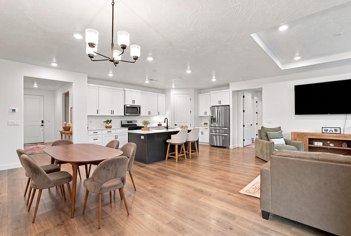 357 Firerock Way Hurricane, UT 84737 - Photo 7 of 19 007-009-Kitchen Dining Area-1491x1000