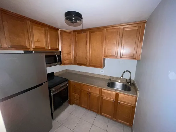 $2,000 | 233 East Erie Street, Unit 1902, Chicago, IL 60611