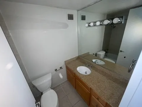 $2,000 | 233 East Erie Street, Unit 1902, Chicago, IL 60611