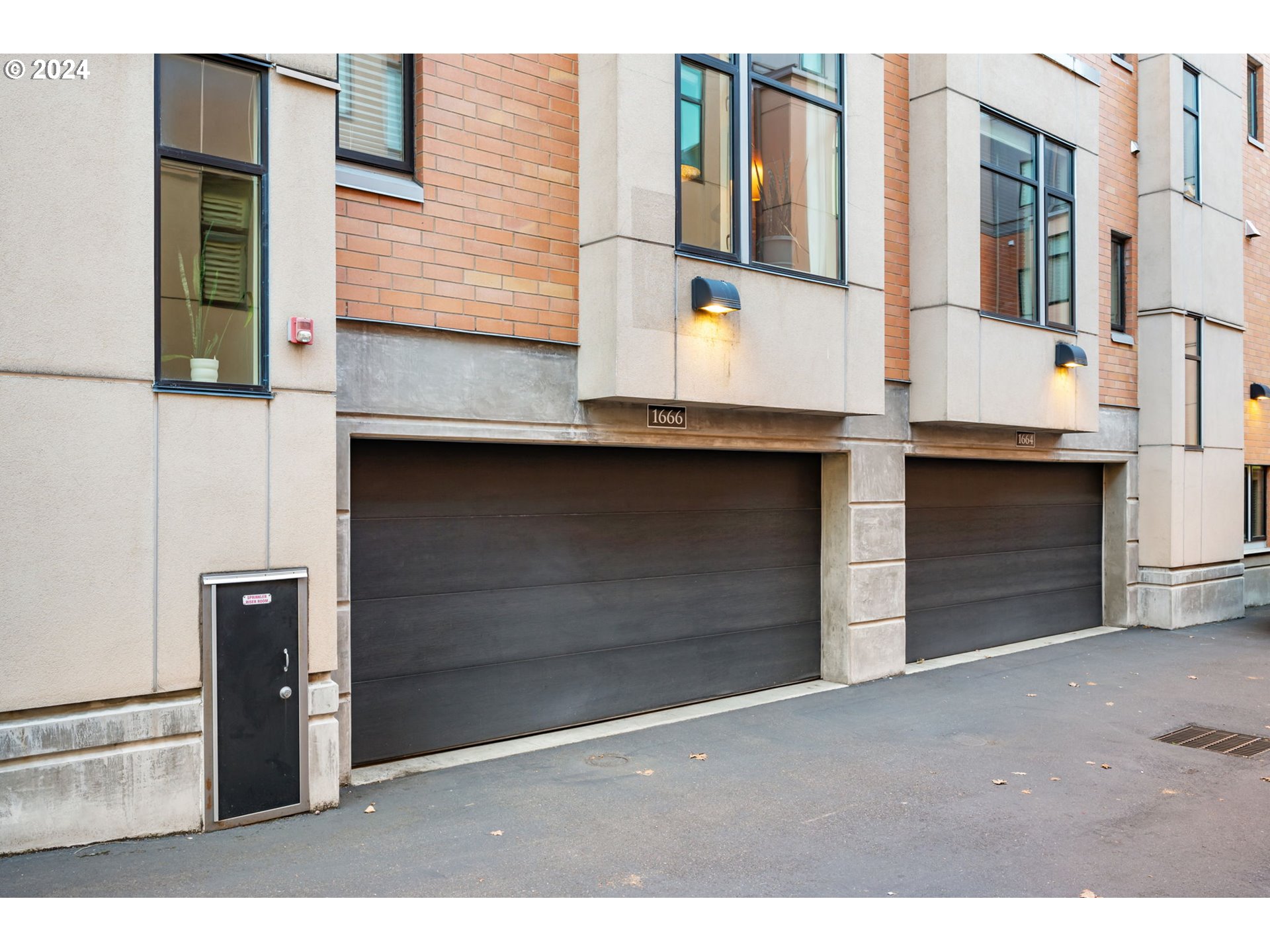 1666 Northwest Riverscape Street Portland, OR 97209 - Photo 21 of 28 Garage