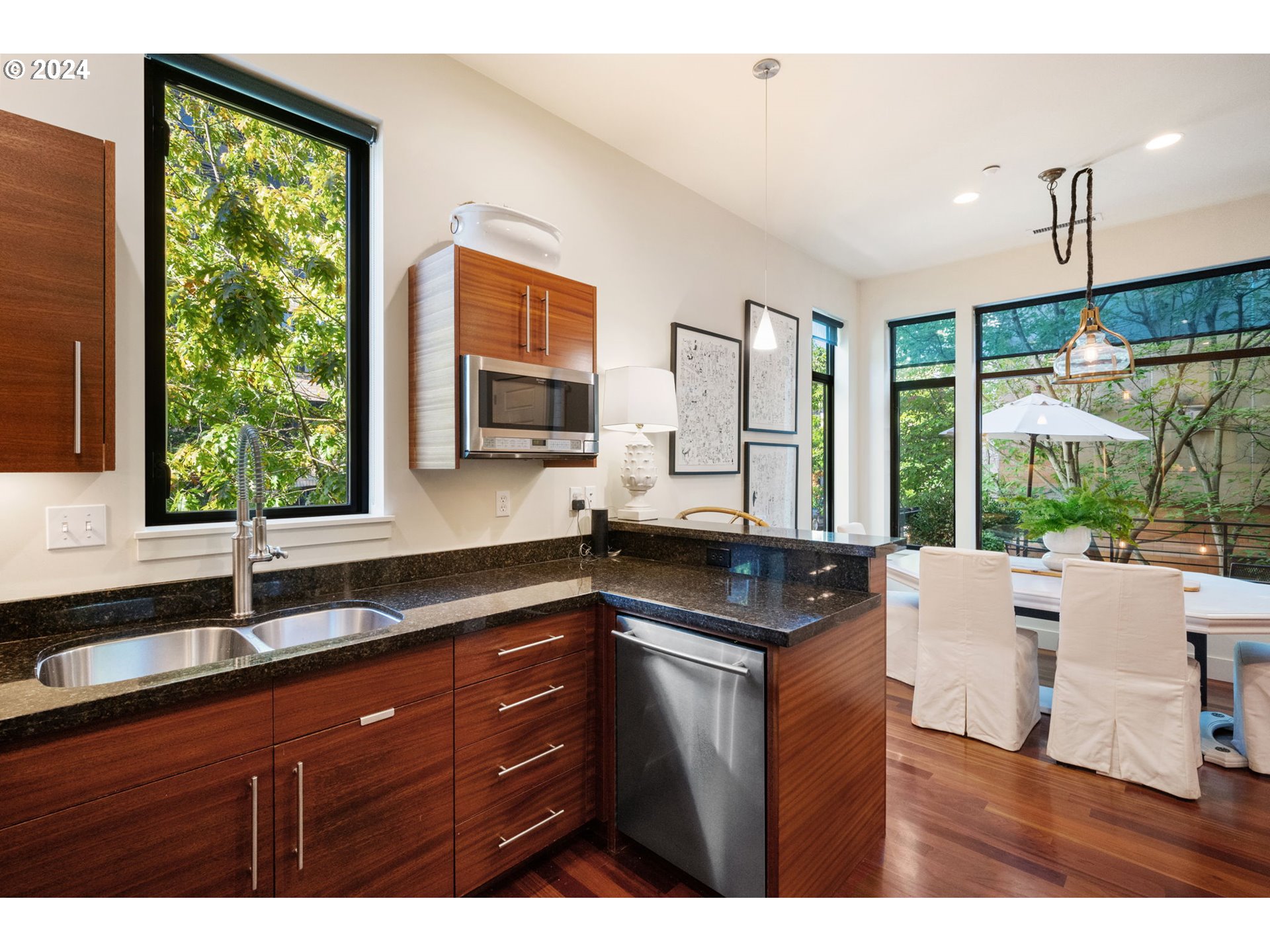 1666 Northwest Riverscape Street Portland, OR 97209 - Photo 8 of 28 Kitchen/Dining Room