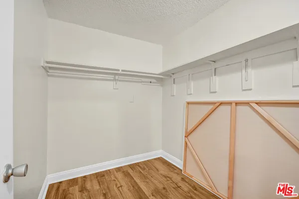$2,699 | 18620 Hatteras Street, Unit 145, Tarzana, CA 91356