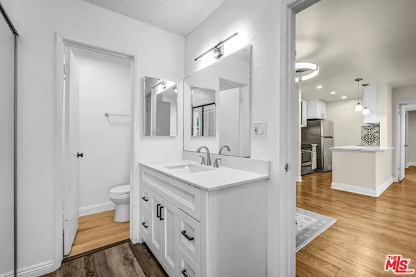 $2,699 | 18620 Hatteras Street, Unit 145, Tarzana, CA 91356