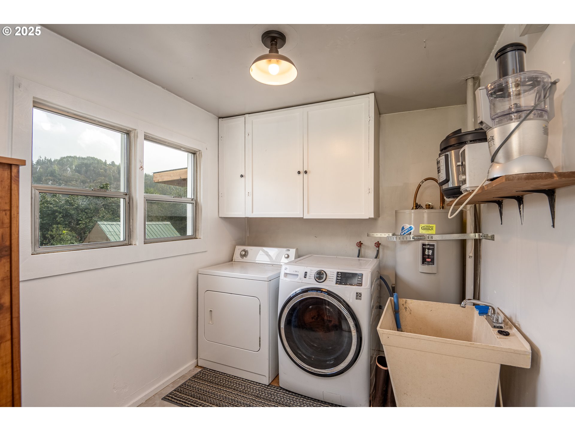 88183 Chestnut Street Mapleton, OR 97453 - Photo 8 of 23 Gallery Image 8
